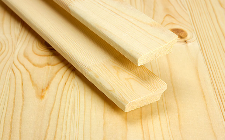 Плинтус деревянный